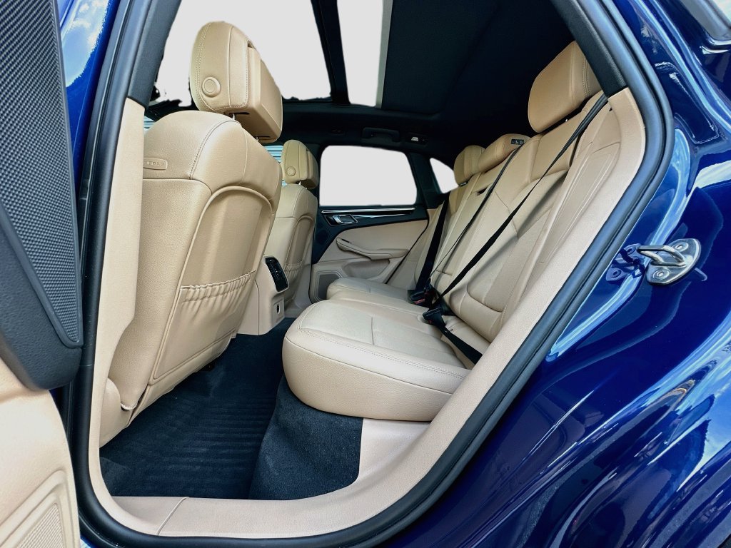Certified 2024 Porsche Macan S AWD/4WD image 24
