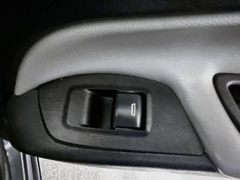 Used 2018 Chevrolet Equinox LS FWD image 31