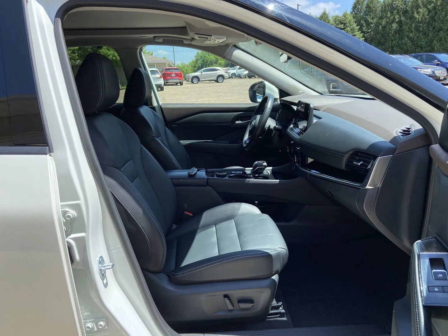 Used 2023 Nissan Rogue SL w/ SL Premium Package AWD/4WD image 12