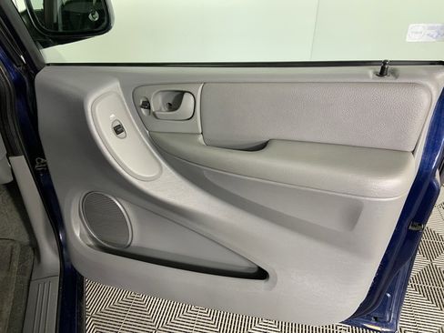 Used 2004 Dodge Grand Caravan SXT image 17