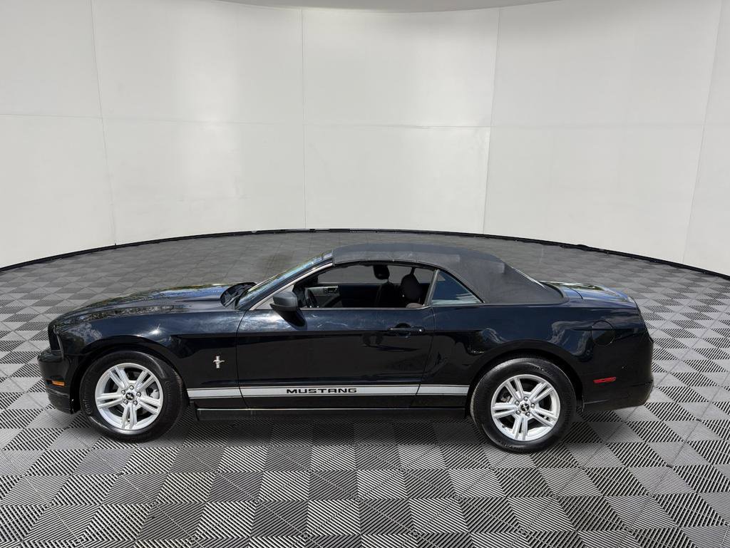 Used 2014 Ford Mustang Convertible RWD image 9
