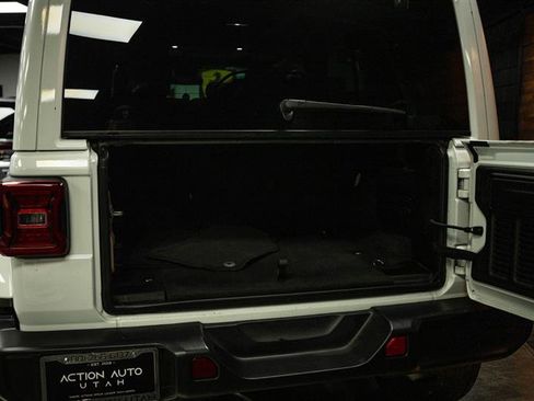 Used 2025 Jeep Wrangler Unlimited Sahara image 7