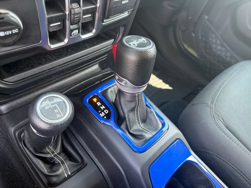Used 2019 Jeep Wrangler Unlimited Sahara AWD/4WD image 27