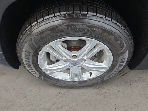 Used 2021 GMC Terrain SLE w/ Driver Convenience Package image 9