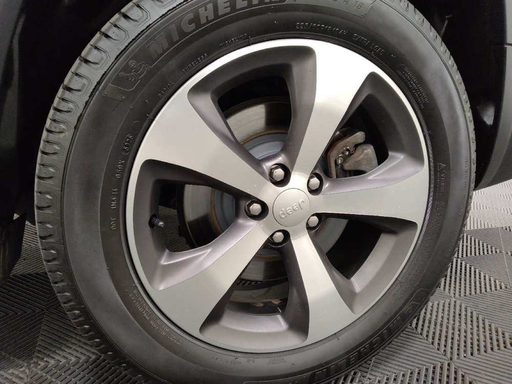 Used 2021 Jeep Cherokee Limited AWD/4WD image 31