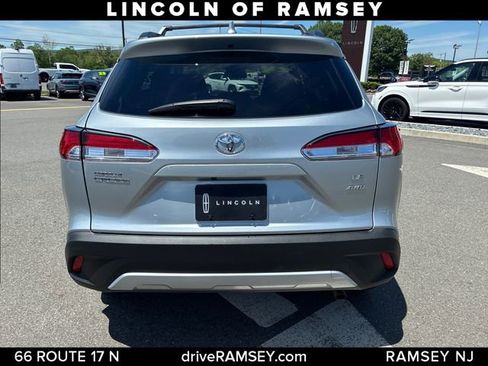 Used 2024 Toyota Corolla Cross LE w/ Moonroof Package AWD/4WD image 4