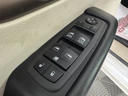 Used 2022 Chrysler Voyager LX FWD image 40