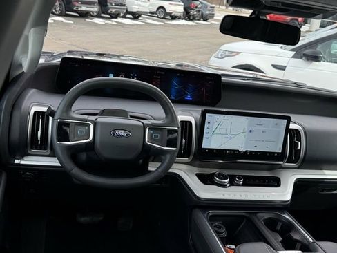 Used 2025 Ford Expedition Active image 8