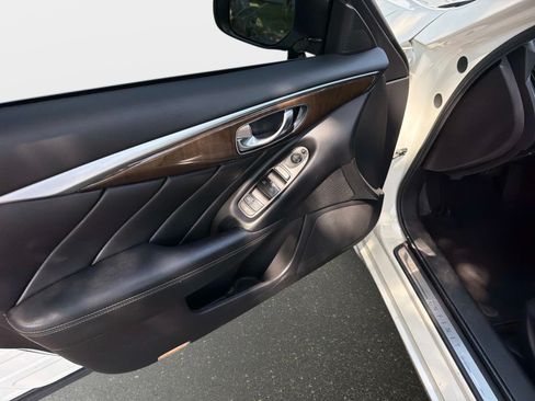Used 2018 INFINITI Q50 Luxe w/ Cargo Package (L95) RWD image 17