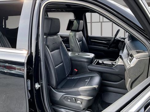 Used 2021 GMC Yukon Denali w/ Denali Premium Package image 7