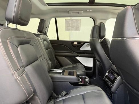 Used 2025 Lincoln Aviator Reserve w/ Equipment Group 201A image 9