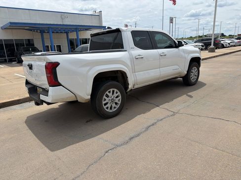 Used 2025 Toyota Tacoma SR5 RWD image 6