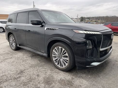 Used 2025 INFINITI QX80 Sensory image 3