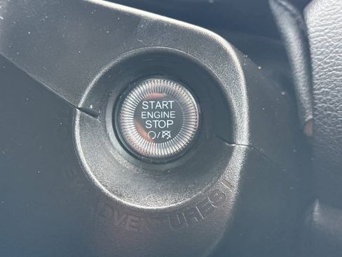 Used 2023 Jeep Renegade Limited image 24