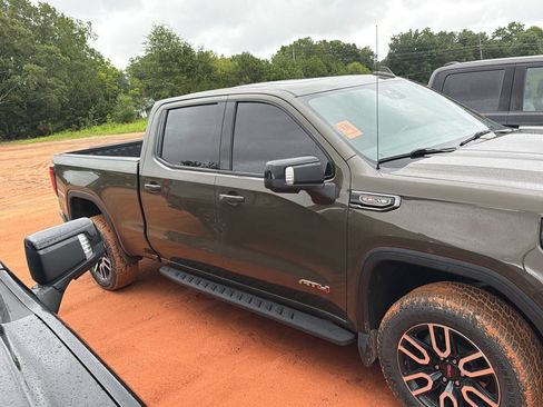 Used 2024 GMC Sierra 1500 AT4 w/ Technology Package AWD/4WD image 4