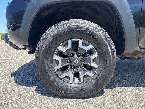 Used 2020 Toyota Tacoma TRD Off-Road w/ TRD Premium Off Road Package AWD/4WD image 4