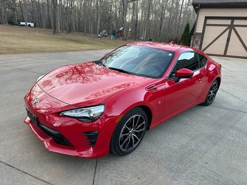 Used 2017 Toyota 86 image 2