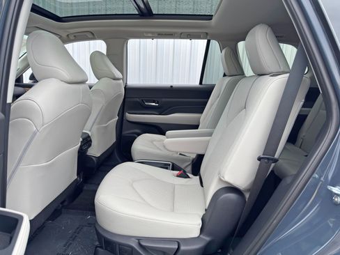 Used 2024 Toyota Grand Highlander Platinum image 45