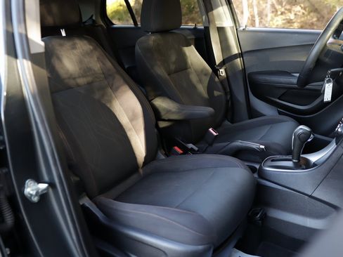 Used 2017 Chevrolet Trax LT image 25