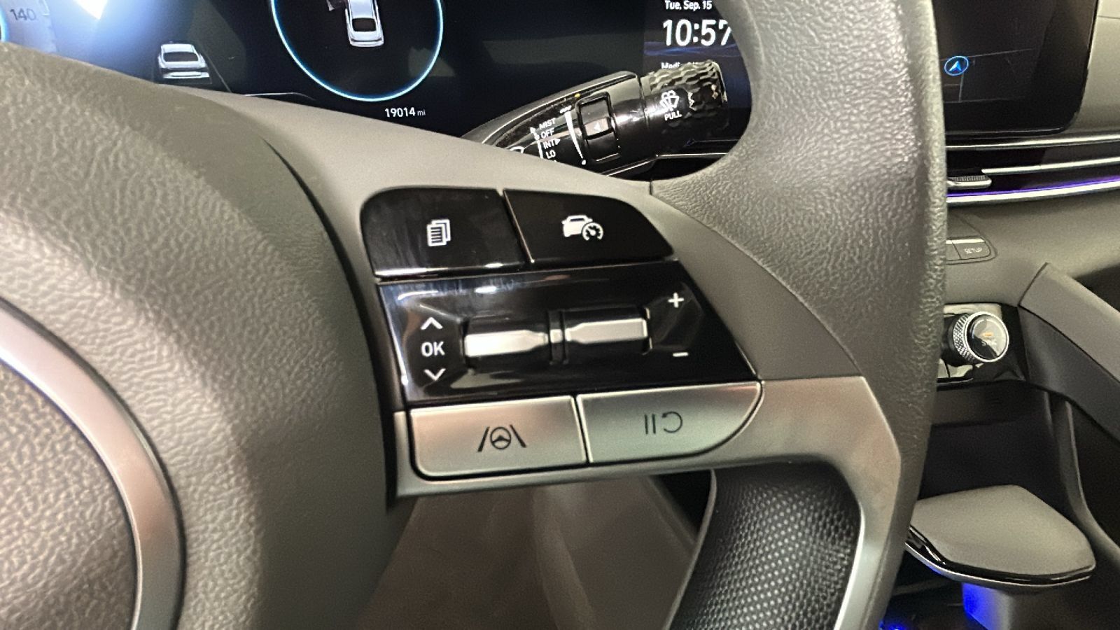 Certified 2024 Hyundai Elantra SEL FWD image 21