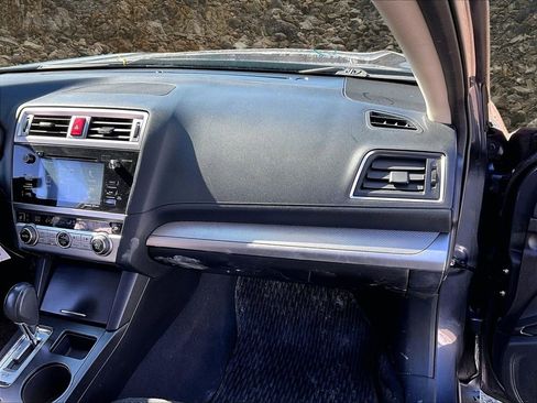 Used 2017 Subaru Outback 2.5i Premium image 15