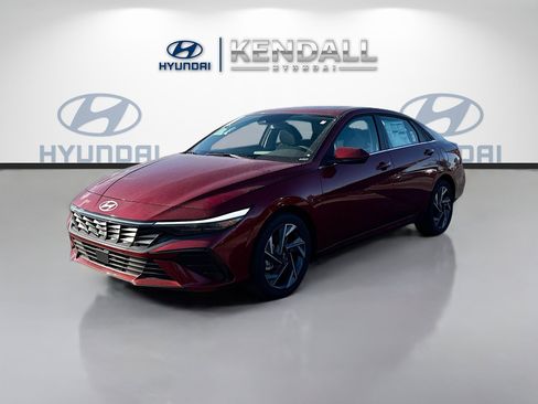 New 2025 Hyundai Elantra SEL image 3