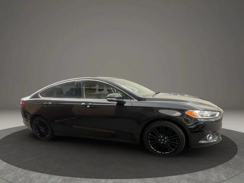 Used 2016 Ford Fusion SE w/ Equipment Group 202A FWD image 4