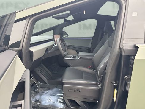 Used 2024 Tesla Cybertruck AWD Crew Cab image 9