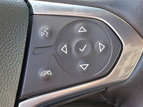 Used 2022 Chevrolet Traverse LT image 18