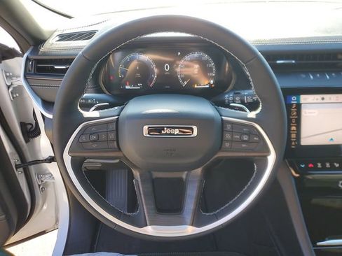 New 2026 Jeep Grand Cherokee Altitude image 19