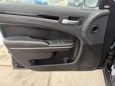 Used 2019 Chrysler 300 S image 8