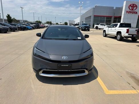 Used 2026 Toyota Prius Plug-In Hybrid FWD image 2