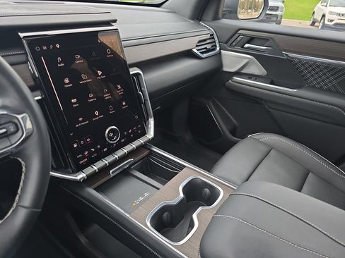 Used 2024 GMC Acadia Denali w/ Super Cruise Package image 25