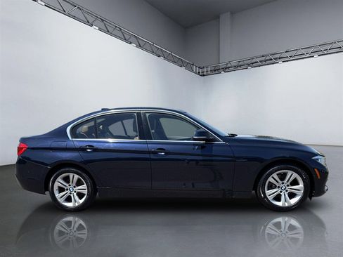 Used 2017 BMW 330i xDrive Sedan AWD/4WD image 3