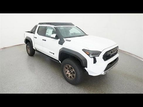 Used 2025 Toyota Tacoma Trailhunter image 13