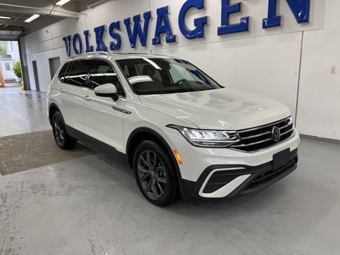 Used 2023 Volkswagen Tiguan SE w/ Panoramic Sunroof Package AWD/4WD image 8