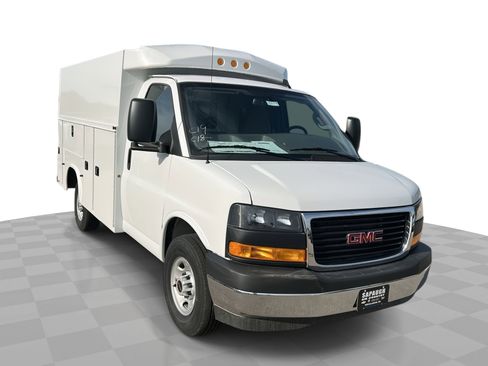 New 2025 GMC Savana 3500 w/ Power Convenience Package image 33