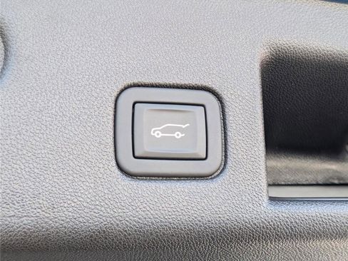 Used 2024 Chevrolet Equinox Premier image 15