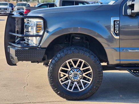 Used 2019 Ford F250 Lariat w/ Lariat Ultimate Package AWD/4WD image 7