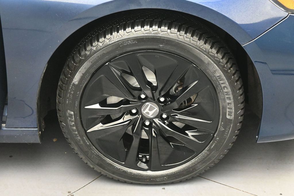 Used 2018 Honda Accord EX image 30