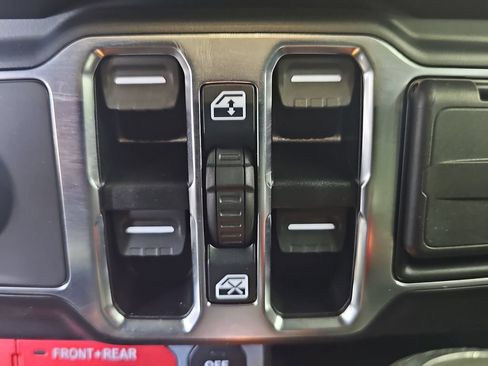 Used 2021 Jeep Wrangler Unlimited Rubicon w/ Cold Weather Group AWD/4WD image 25