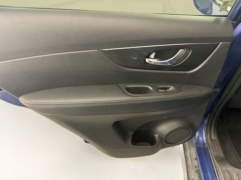 Used 2019 Nissan Rogue SV image 26