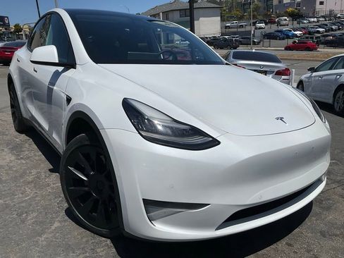 Used 2020 Tesla Model Y Long Range AWD/4WD image 1