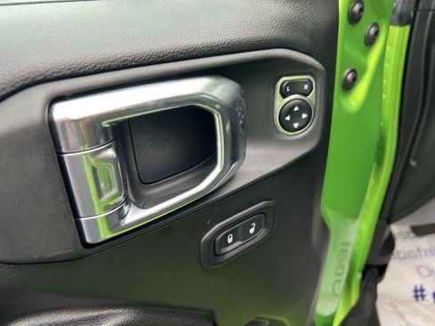 Used 2025 Jeep Gladiator Sport image 16