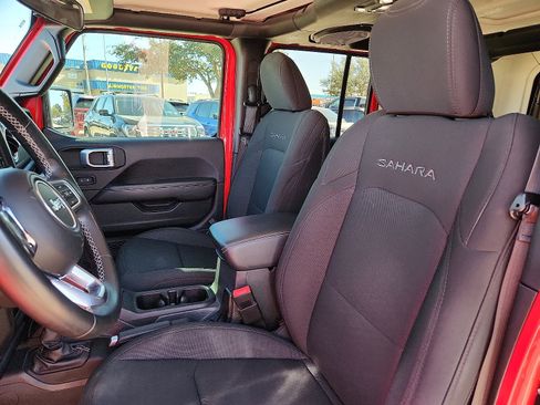 Used 2020 Jeep Wrangler Unlimited Sahara image 13