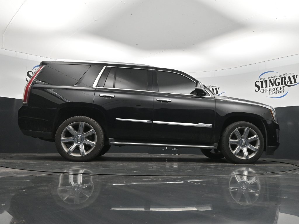 Used 2017 Cadillac Escalade Luxury AWD/4WD image 33