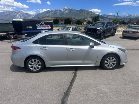 Used 2022 Toyota Corolla LE FWD image 2