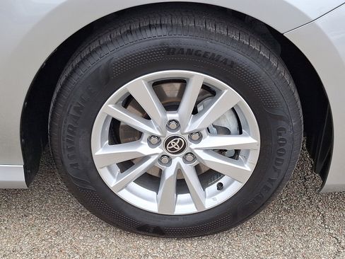 Used 2026 Toyota Camry LE image 8