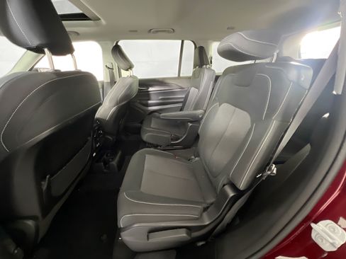 Used 2023 Jeep Grand Cherokee L Laredo w/ Luxury Tech Group I AWD/4WD image 24