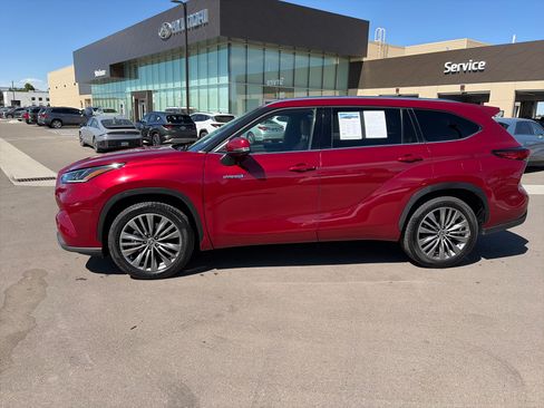 Used 2021 Toyota Highlander Platinum FWD image 7